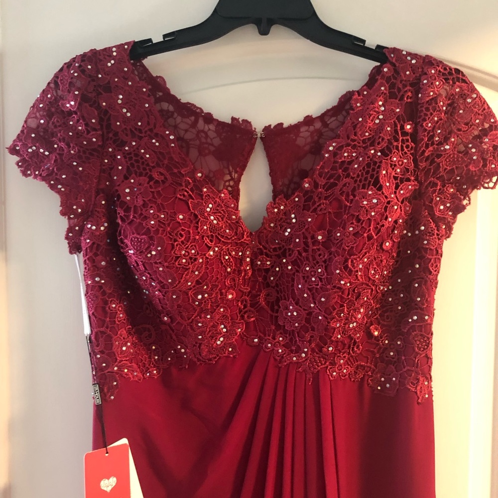 Beautiful NWT. Sz 14. True to size. purchased at JJs House has a 14 day return